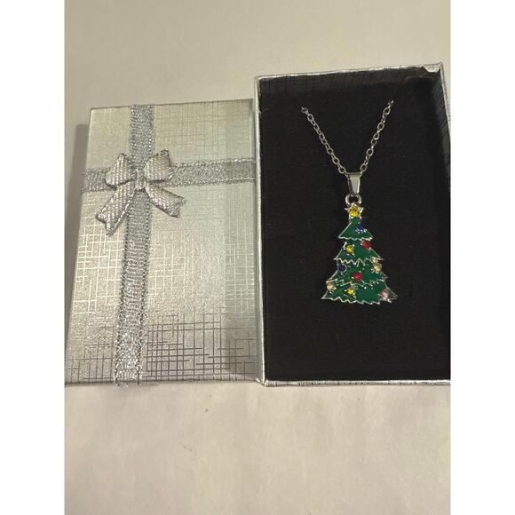 Green Enamel Christmas Tree Pendant Necklace On 18 Inch Silvertone Chain - Picture 1 of 4